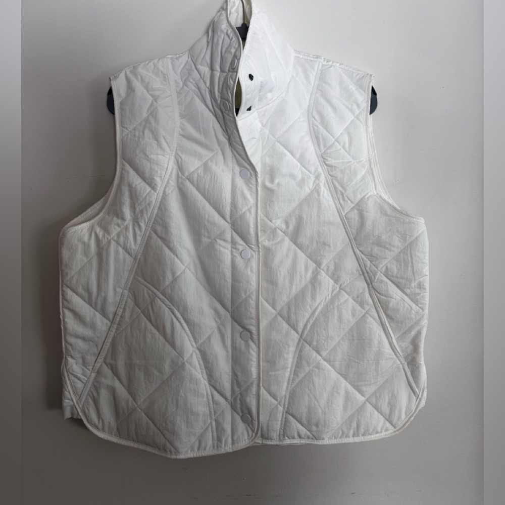 White Puffer Vest, Boxy Snap-front, Oversized, NWOT, size XL